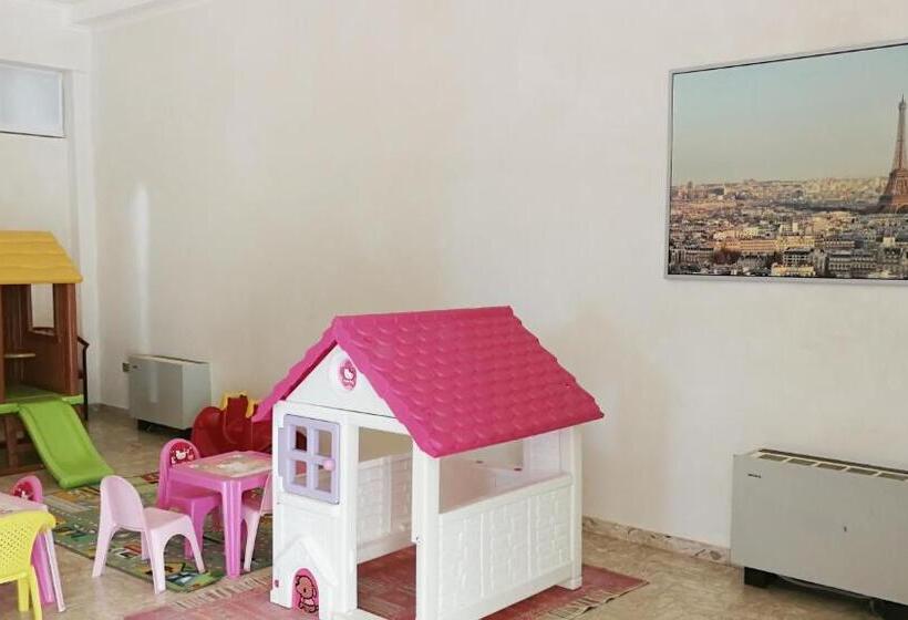 آپارتمان 1 خوابه با چشم‌انداز دریا, Montmartre