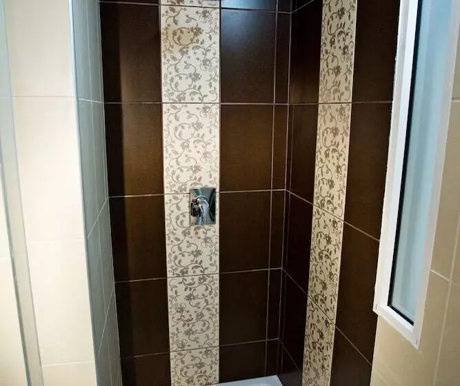 اتاق استاندارد سه نفره, Rg Status