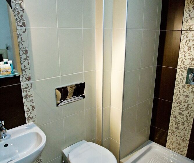 غرفة قياسية ثلاثية, Rg Status