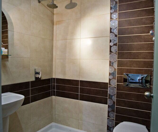 غرفة قياسية ثلاثية, Rg Status