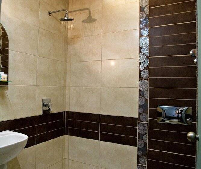 غرفة قياسية ثلاثية, Rg Status