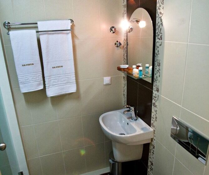 غرفة قياسية ثلاثية, Rg Status