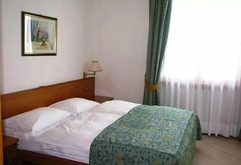Camera Standard Vista Lago, Royal