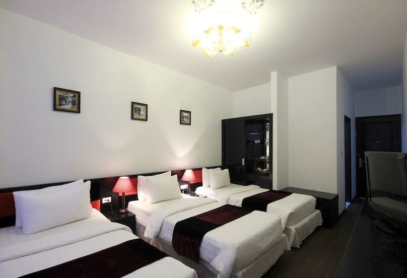 اتاق استاندارد سه نفره, Hanoi Crystal