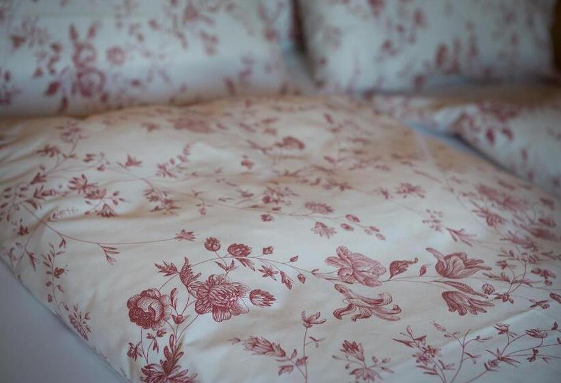 اتاق استاندارد, St. Michael