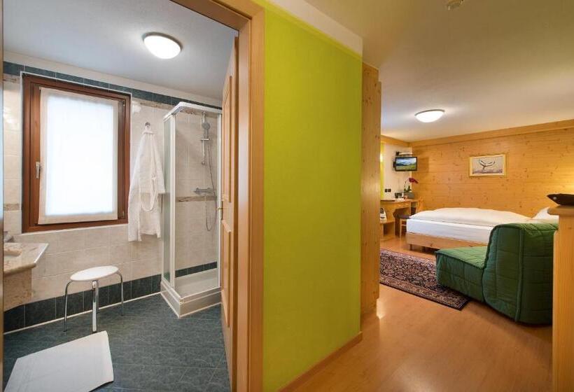 اتاق استاندارد, St. Michael