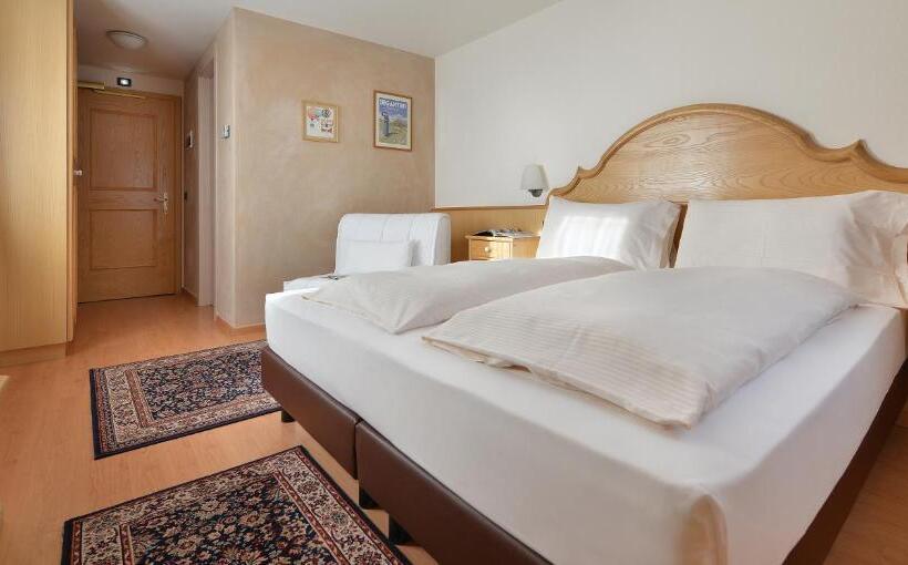 اتاق استاندارد, St. Michael