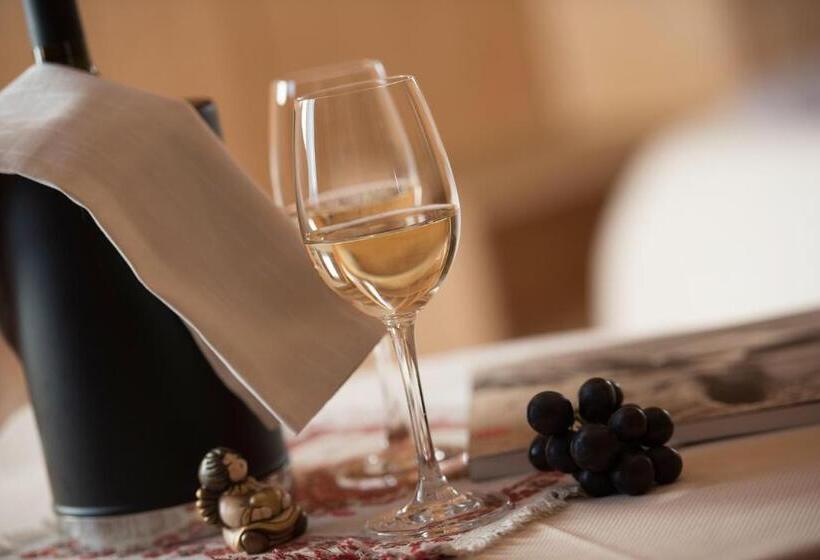 اتاق سوپریور با بالکن, St. Michael