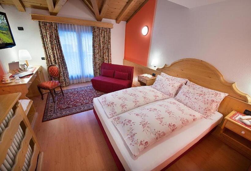 اتاق سوپریور با بالکن, St. Michael