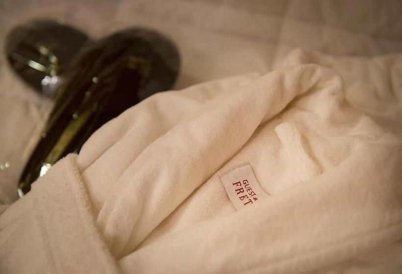 اتاق سوپریور با بالکن, St. Michael