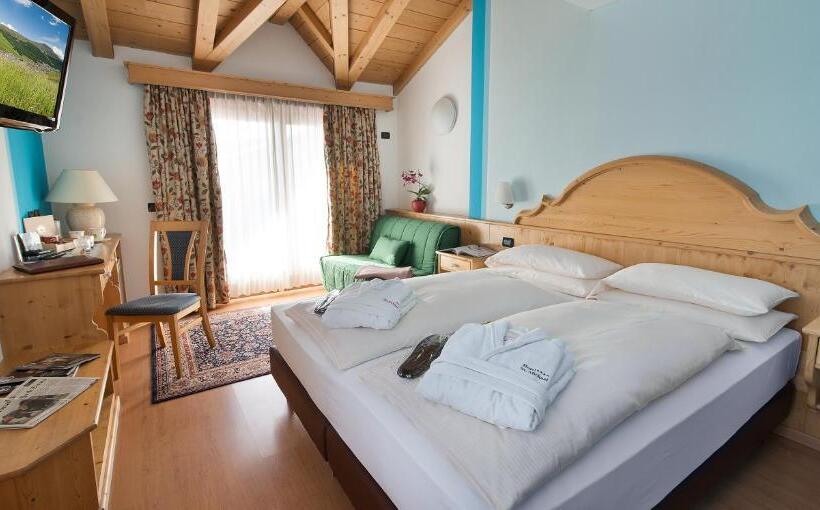 اتاق سوپریور با بالکن, St. Michael