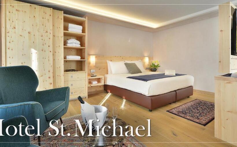 سوییت اجرایی, St. Michael