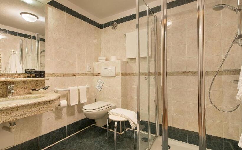 اتاق استاندارد با بالکن, St. Michael