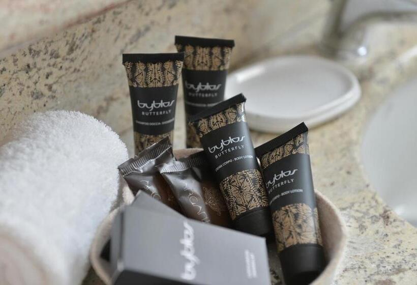 اتاق استاندارد, St. Michael