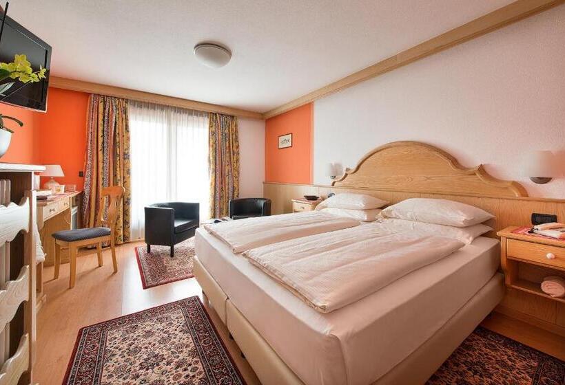 اتاق سوپریور با بالکن, St. Michael