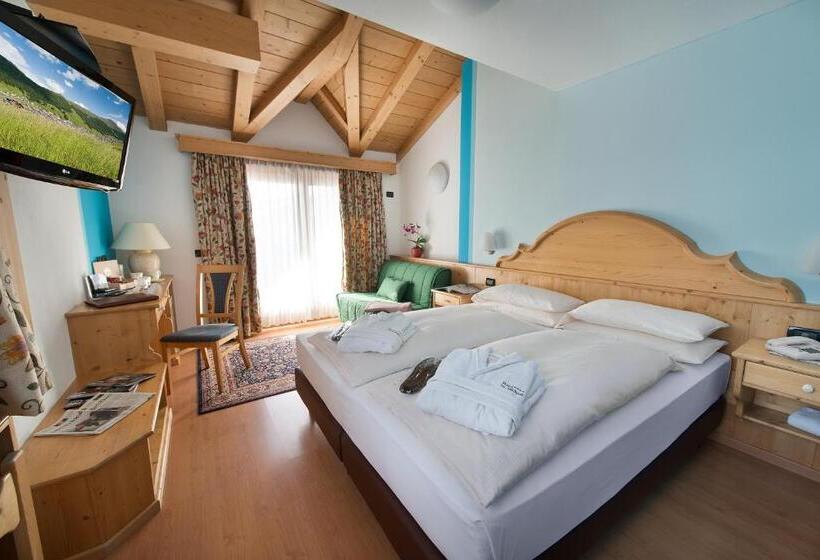 اتاق سوپریور با بالکن, St. Michael