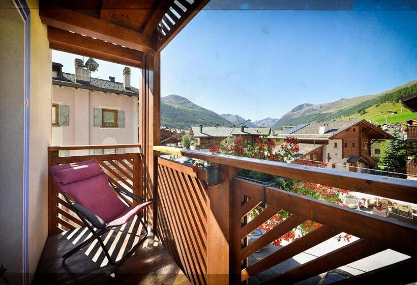 اتاق سوپریور با بالکن, St. Michael