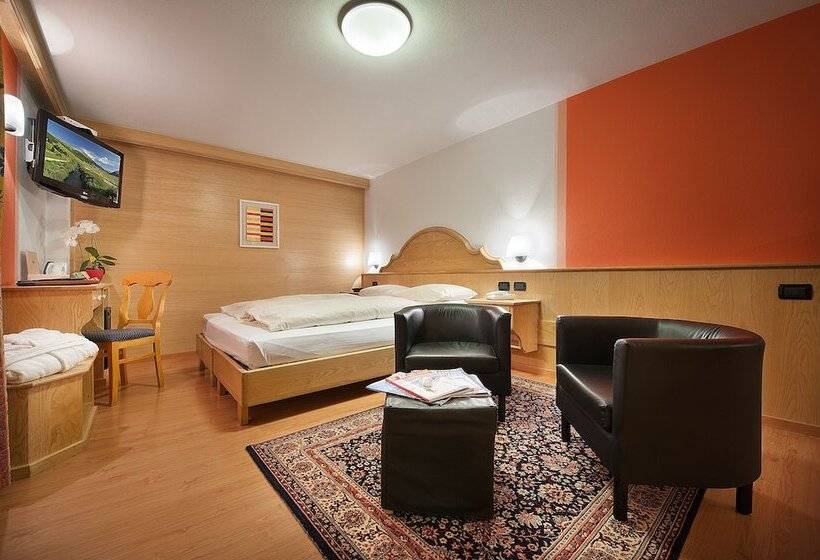 اتاق سوپریور با بالکن, St. Michael