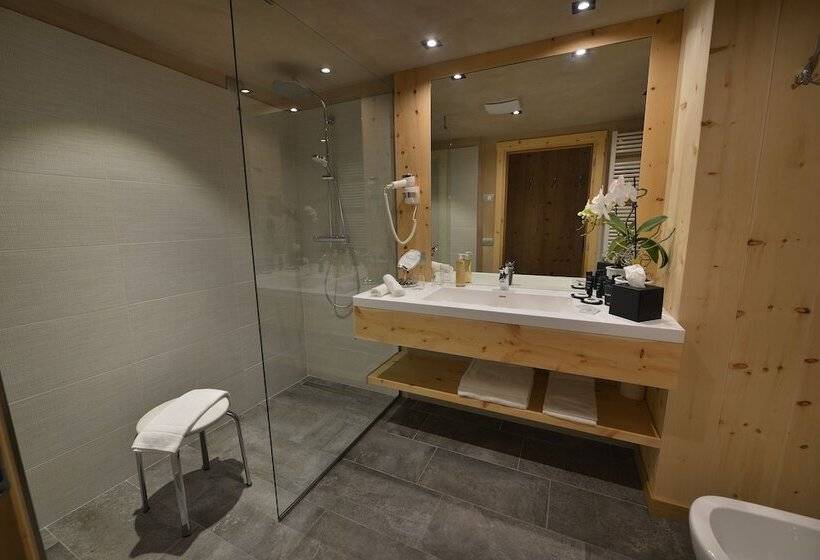 سوییت لوکس, St. Michael