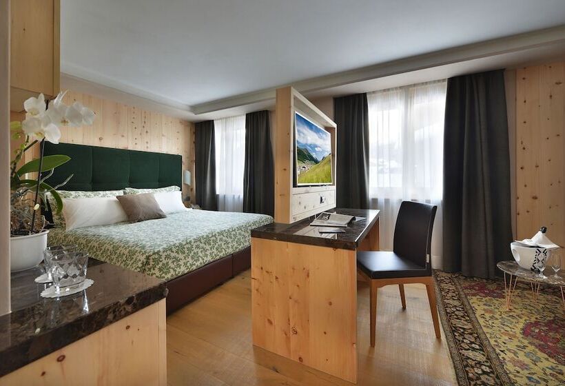 سوییت لوکس, St. Michael