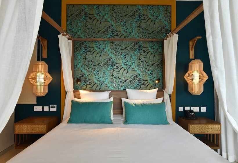 اتاق استاندارد با چشمانداز دریا, Constance Tekoma