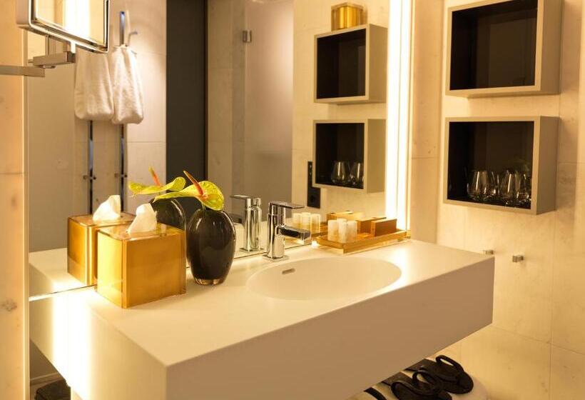 اتاق سوپریور, The Thief