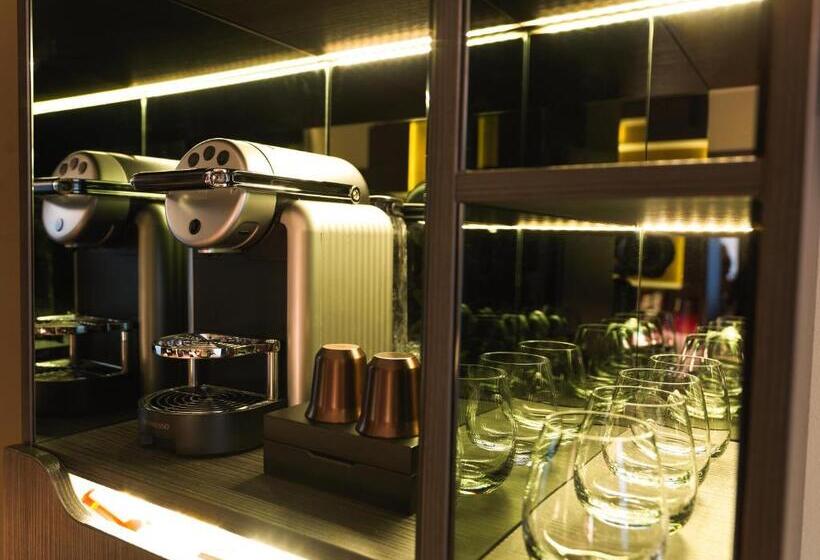 اتاق لوکس, The Thief