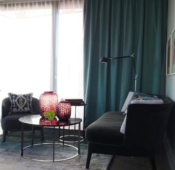 سوییت جونیور, The Thief