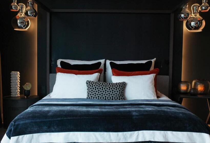 سوییت جونیور, The Thief