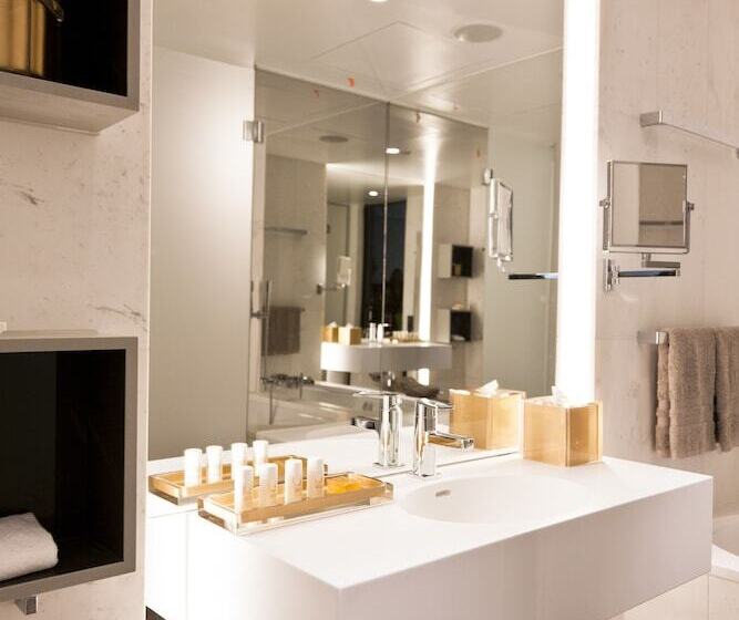 اتاق سوپریور, The Thief