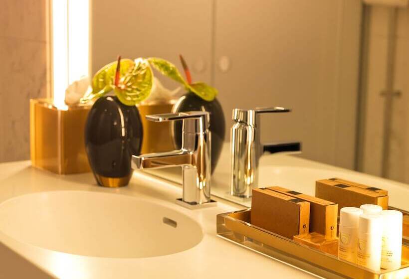 سوییت جونیور, The Thief