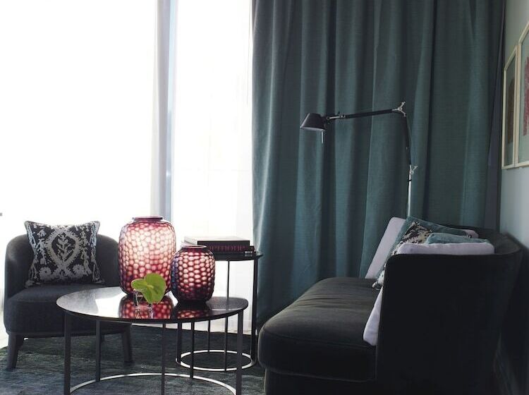 سوییت جونیور, The Thief