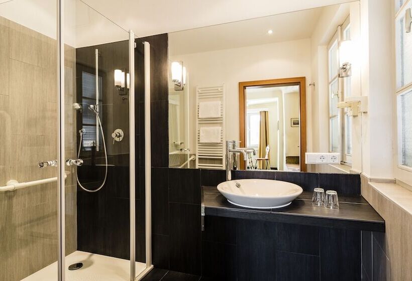 חדר קומפורט יחיד, Traube