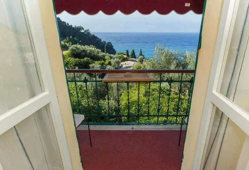 オーシャンビュースタンダードルームバルコニー付き, Villa Belvedere