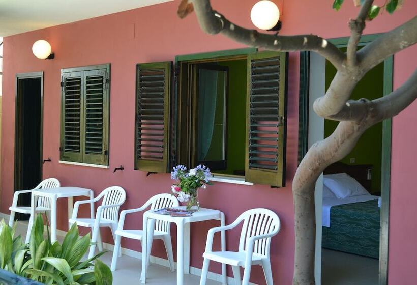 חדר משפחתי, Villa A Mare