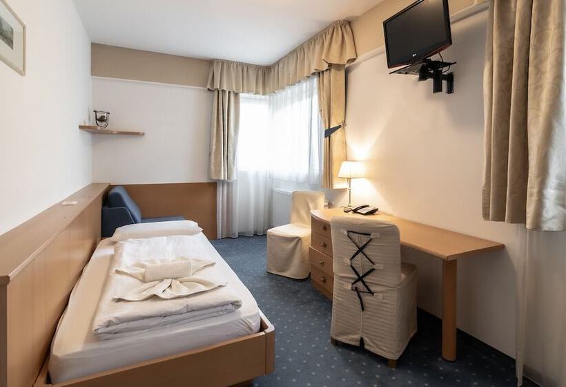 Номер Стандарт Трехместный, Villa Groff