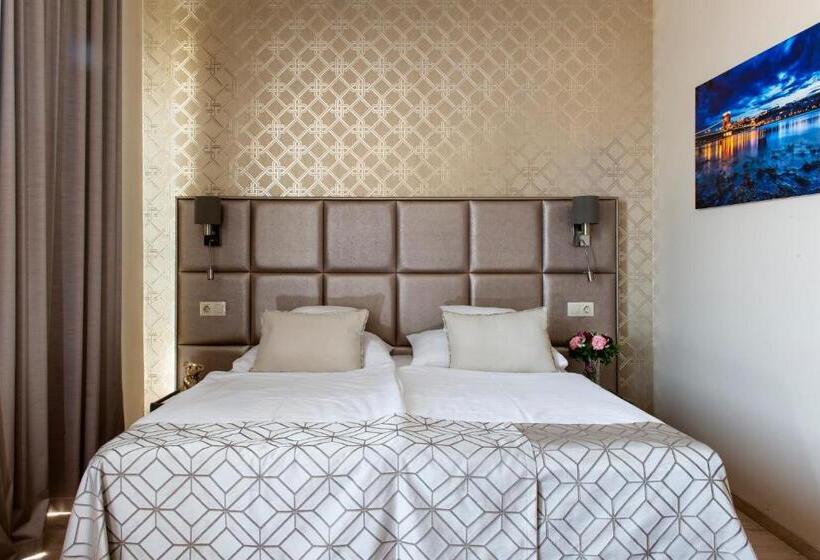 豪华房间, Vánkos & Eszcájg