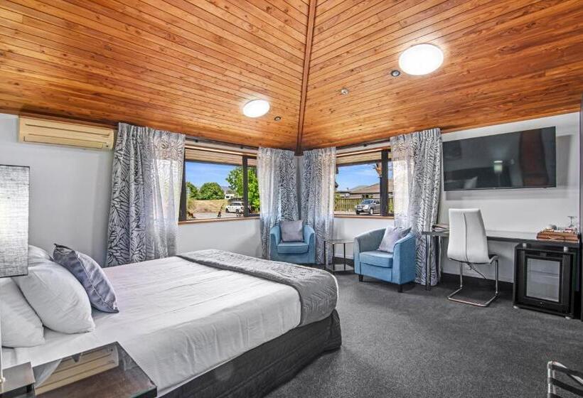 חדר סטנדרט, מיטת קינג, מותאם לאדם עם מוגבלויות, Riverside Hotel Marlborough