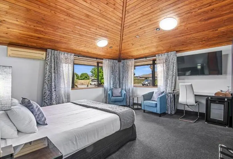 身障者適用キングサイズベッドルーム, Riverside Hotel Marlborough