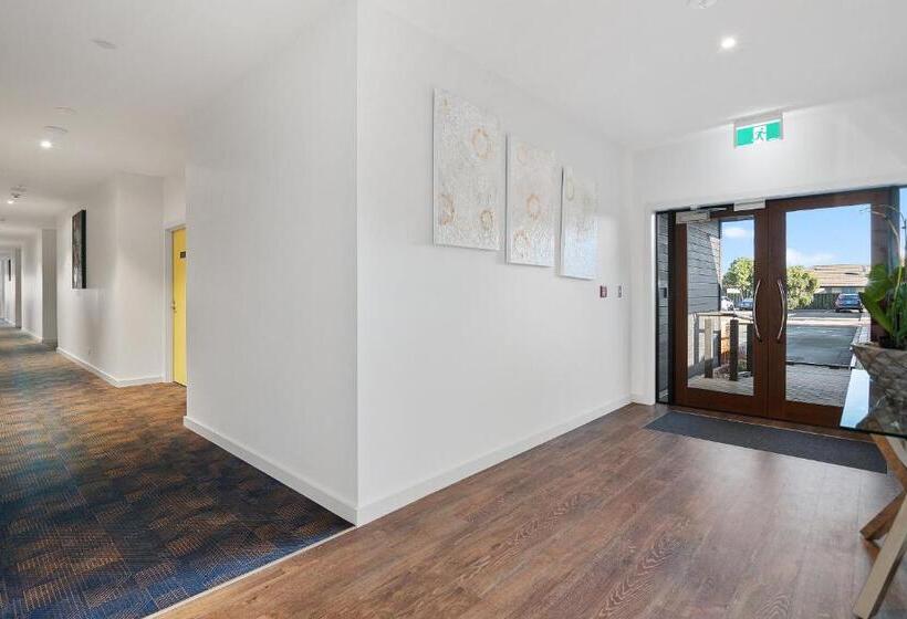 חדר סטנדרט עם מרפסת, Riverside Hotel Marlborough