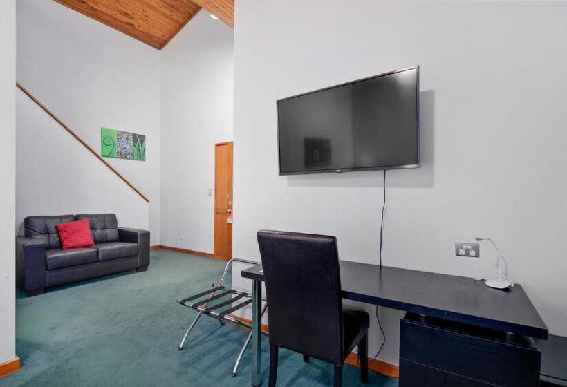 חדר קלאסי לארבעה, Riverside Hotel Marlborough