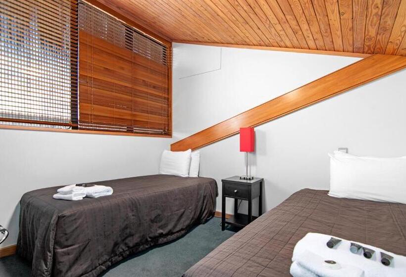 חדר קלאסי לארבעה, Riverside Hotel Marlborough