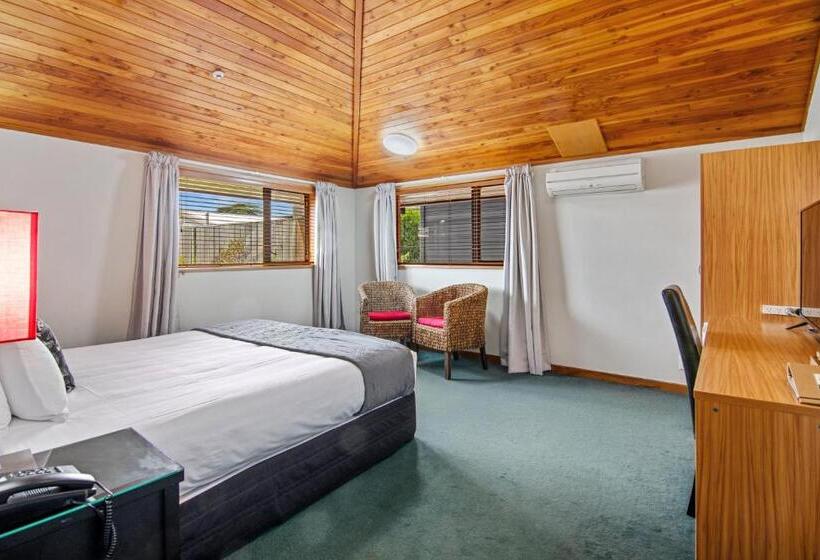 חדר קלאסי לארבעה, Riverside Hotel Marlborough