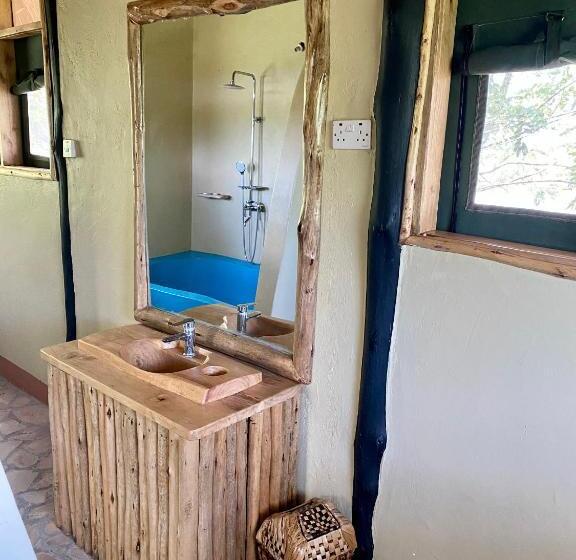 اتاق لوکس, Enshama Game Lodge And Campsite