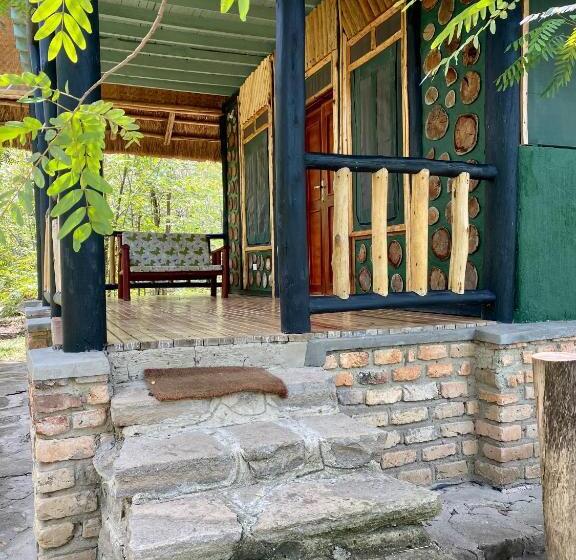 اتاق اکونومی, Enshama Game Lodge And Campsite