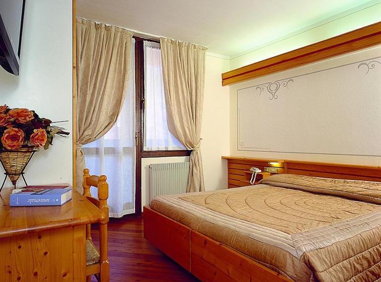 غرفة قياسية, De La Ville