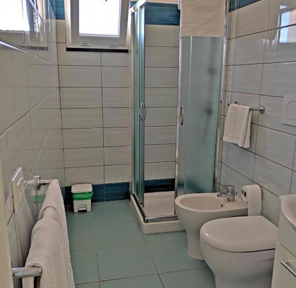 اتاق لوکس با بالکن و چشم‌انداز دریا, B&b La Danza Del Mare