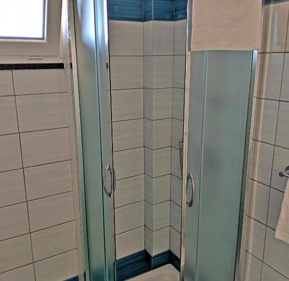 اتاق لوکس با بالکن و چشم‌انداز دریا, B&b La Danza Del Mare