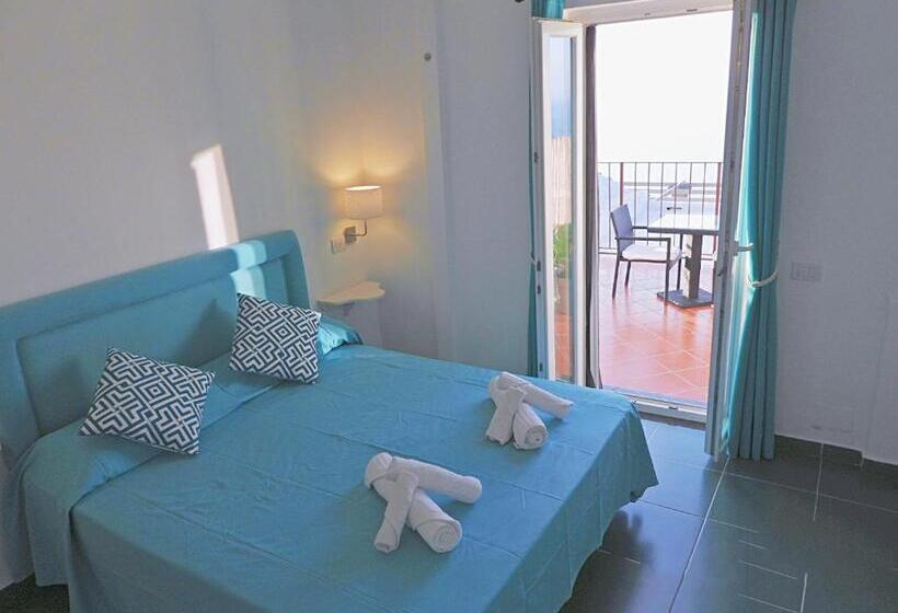اتاق لوکس با بالکن و چشم‌انداز دریا, B&b La Danza Del Mare