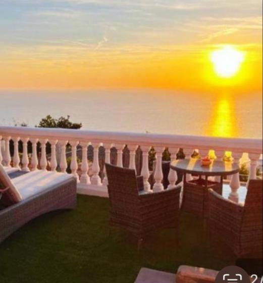 سوییت جونیور با چشم‌انداز دریا, B&b La Danza Del Mare